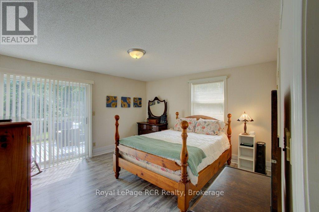 7287 Wellington Rd 109, Mapleton, ON - Indoor Photo Showing Bedroom