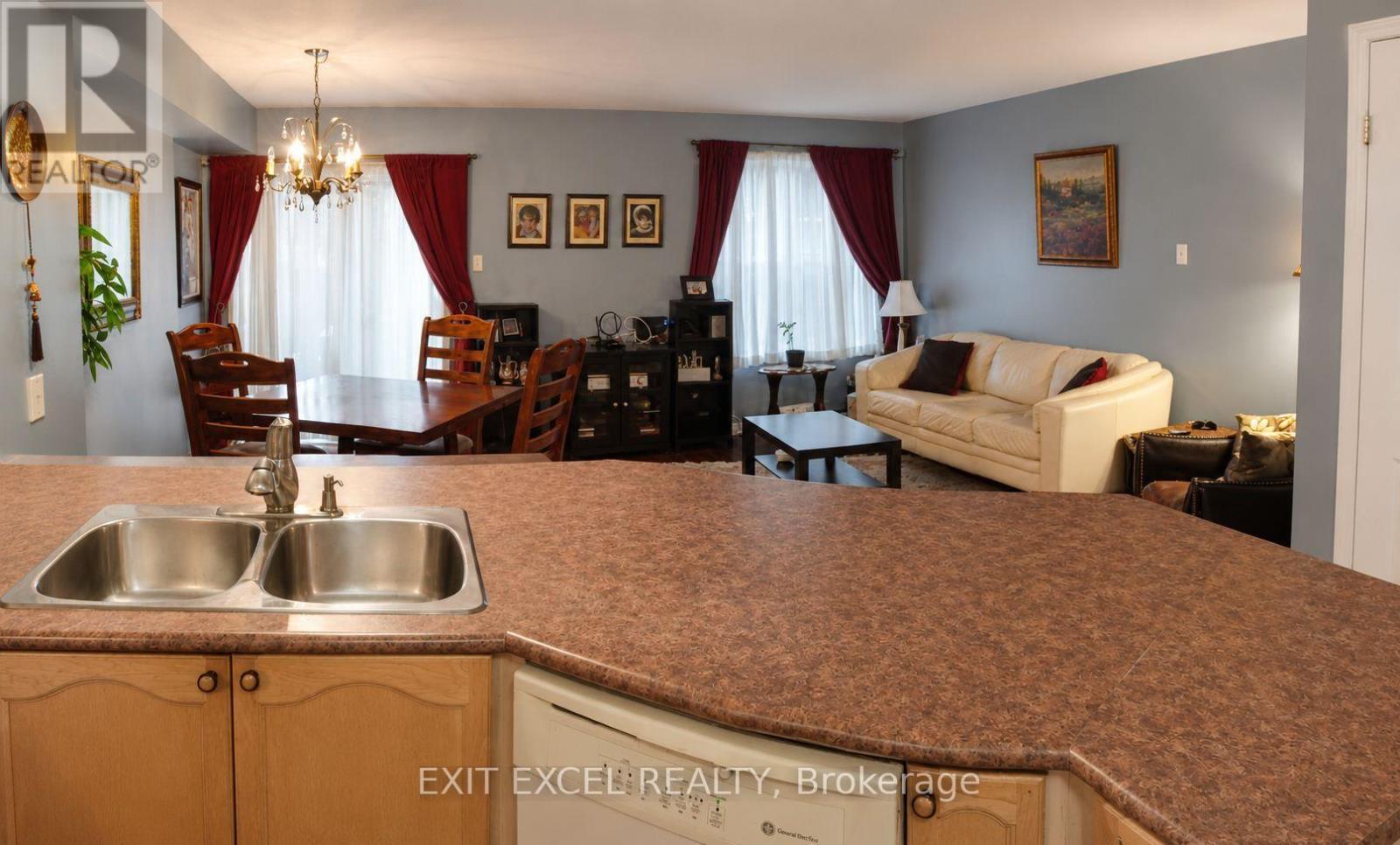 17 Heartleaf Private, Ottawa, ON - Indoor Photo Showing Kitchen With Double Sink