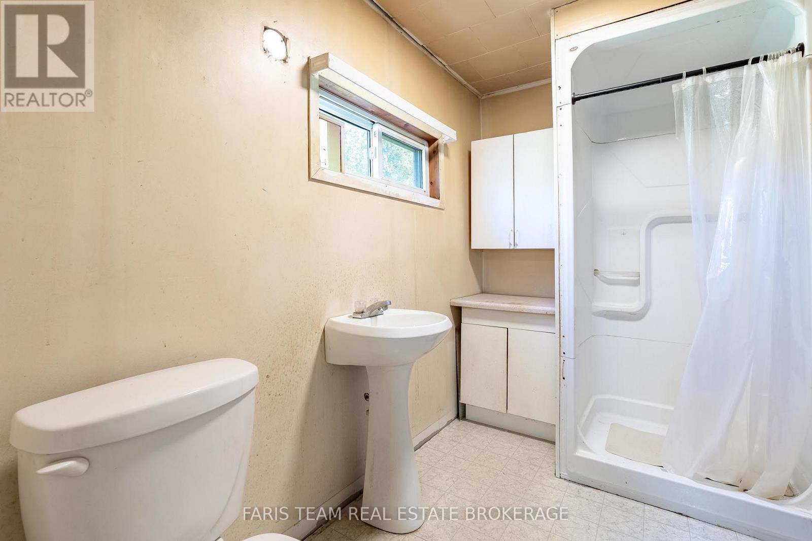 29 Marsh Lane, Tiny, ON - Indoor Photo Showing Bathroom