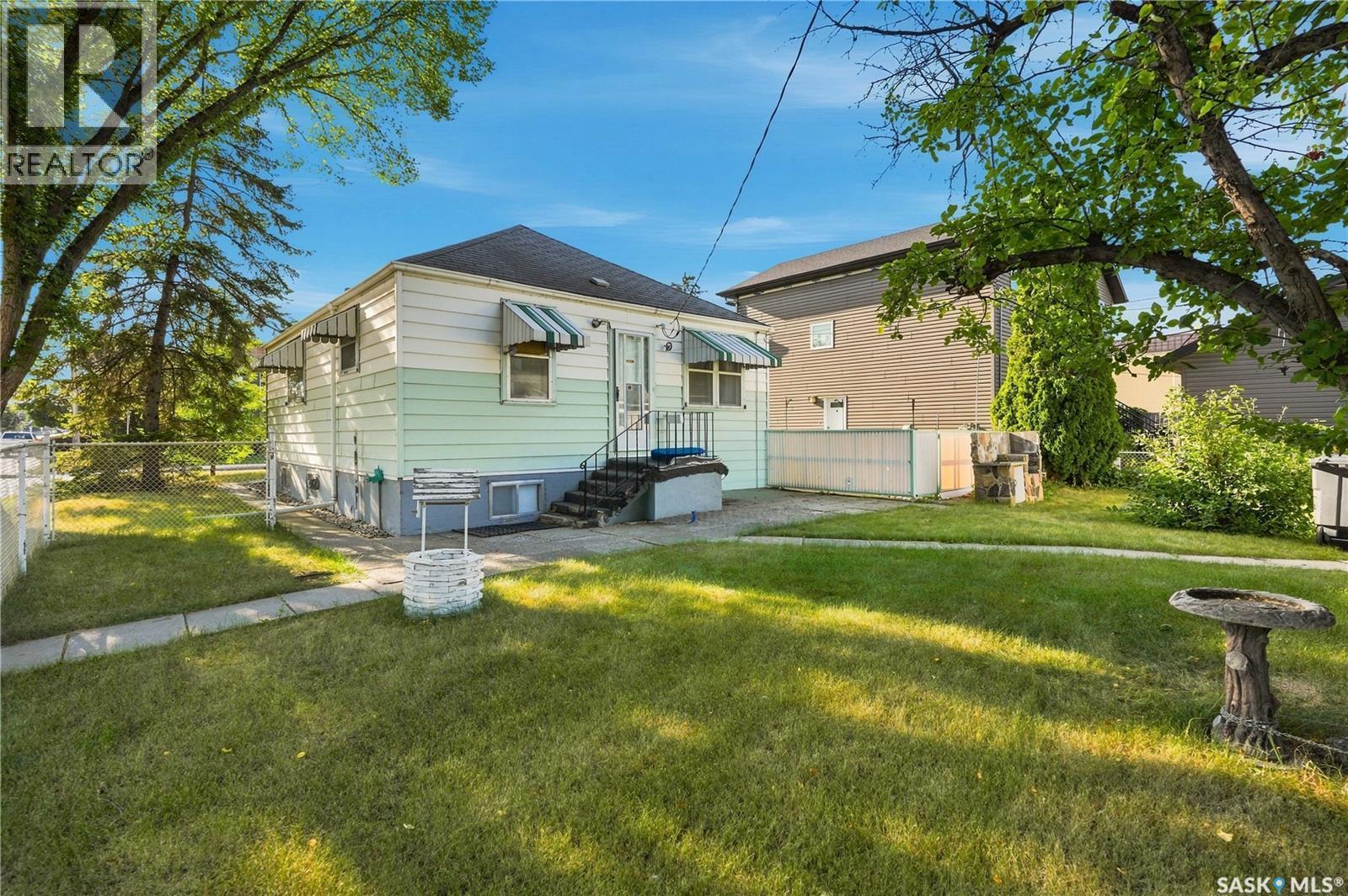 1506 Edward Avenue, Saskatoon, SK - Outdoor
