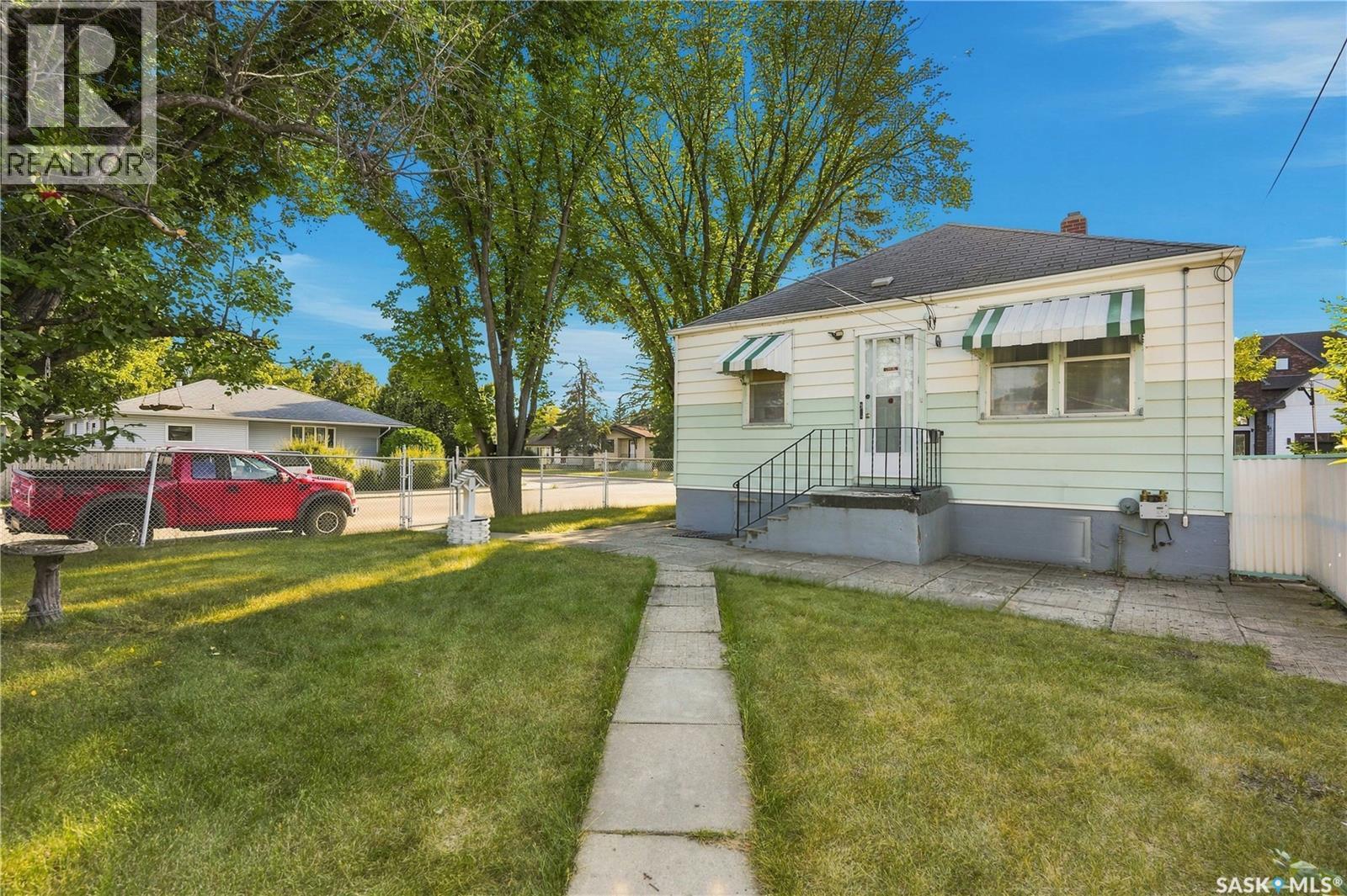 1506 Edward Avenue, Saskatoon, SK - Outdoor