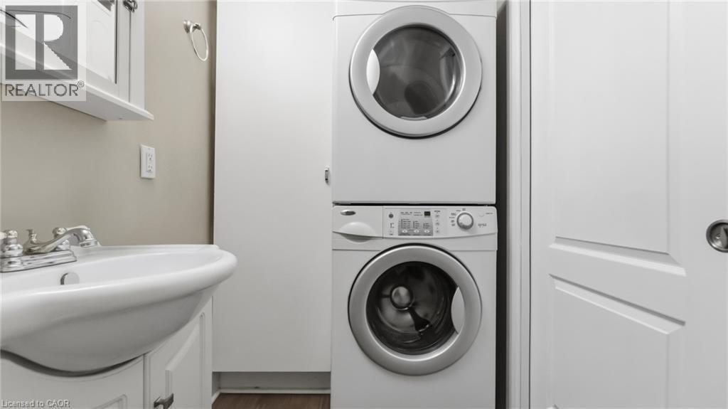 180 West Avenue, Hamilton, ON - Indoor Photo Showing Laundry Room