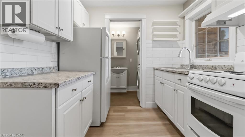 180 West Avenue, Hamilton, ON - Indoor Photo Showing Kitchen