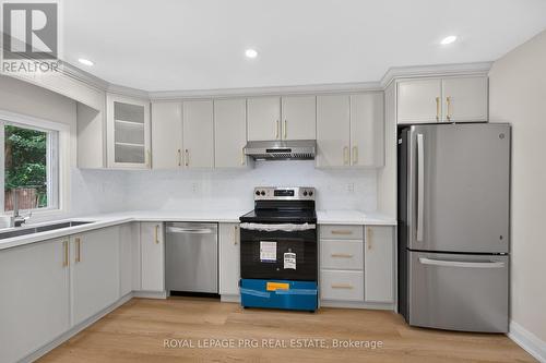 29 Mckinstry Street, Hamilton, ON - Indoor Photo Showing Kitchen