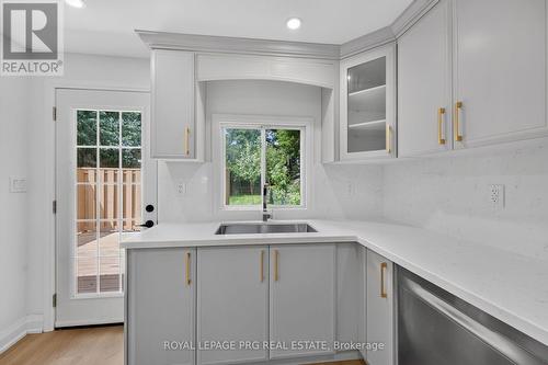 29 Mckinstry Street, Hamilton, ON - Indoor Photo Showing Kitchen