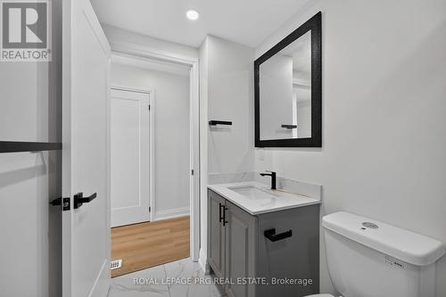 29 Mckinstry Street, Hamilton, ON - Indoor Photo Showing Bathroom