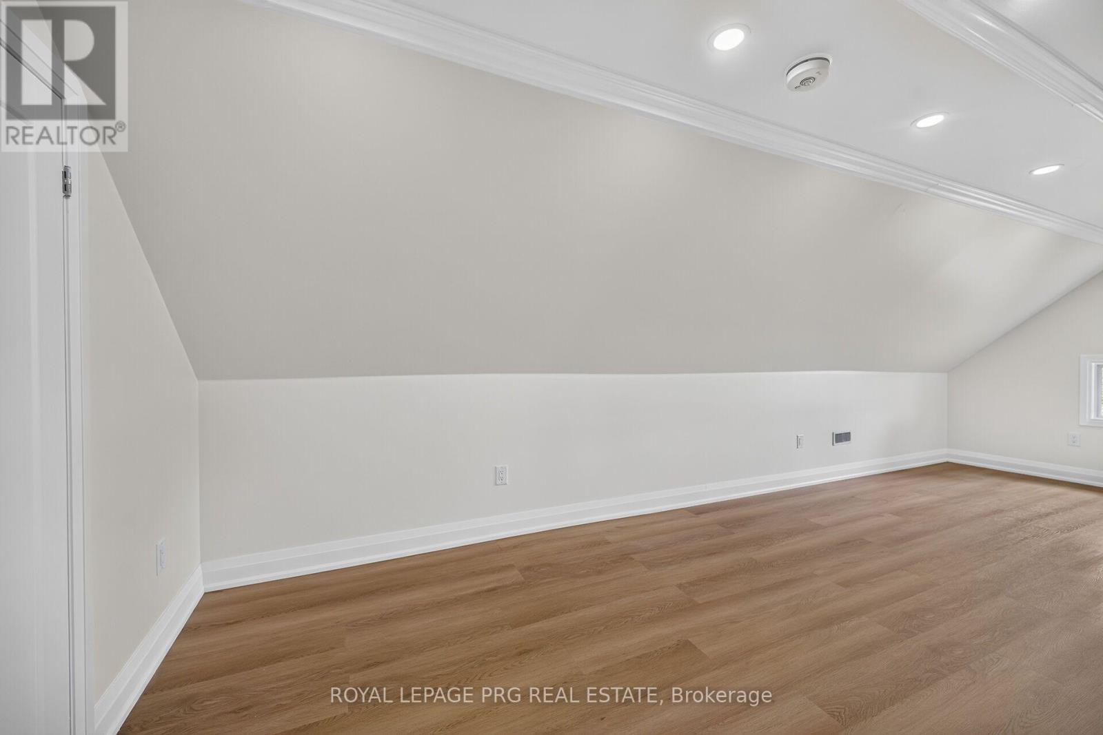 29 Mckinstry Street, Hamilton, ON - Indoor Photo Showing Other Room