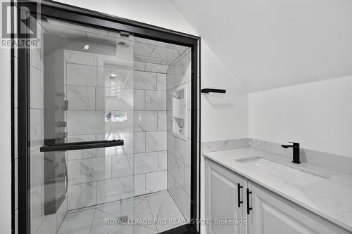 29 Mckinstry Street, Hamilton, ON - Indoor Photo Showing Bathroom