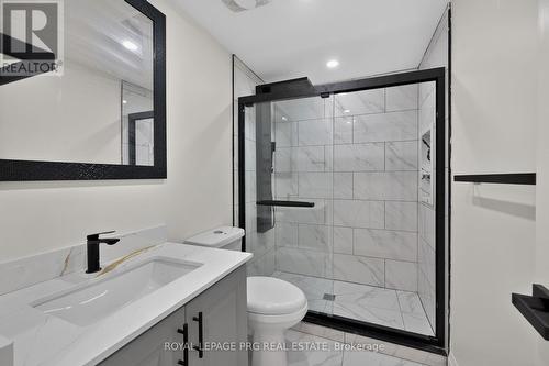 29 Mckinstry Street, Hamilton, ON - Indoor Photo Showing Bathroom