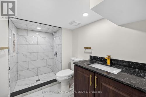 29 Mckinstry Street, Hamilton, ON - Indoor Photo Showing Bathroom