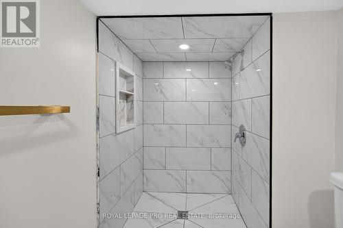 29 Mckinstry Street, Hamilton, ON - Indoor Photo Showing Bathroom