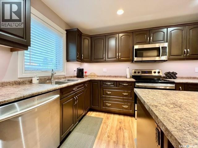 1516 Edward Avenue, Saskatoon, SK - Indoor Photo Showing Kitchen With Double Sink