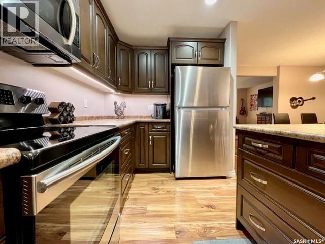 1516 Edward Avenue, Saskatoon, SK - Indoor Photo Showing Kitchen