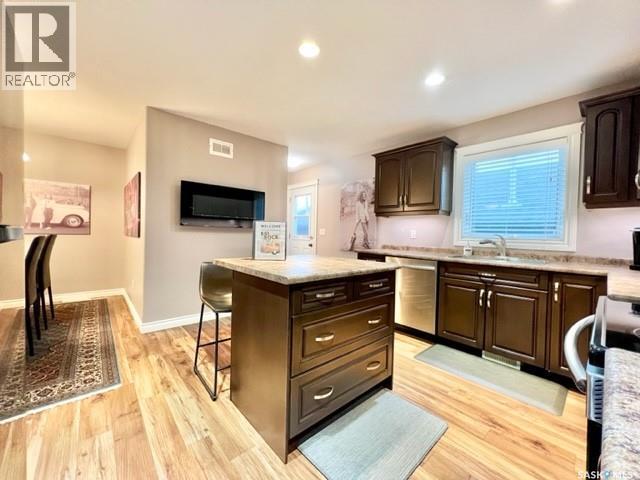 1516 Edward Avenue, Saskatoon, SK - Indoor Photo Showing Kitchen