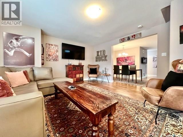 1516 Edward Avenue, Saskatoon, SK - Indoor Photo Showing Living Room