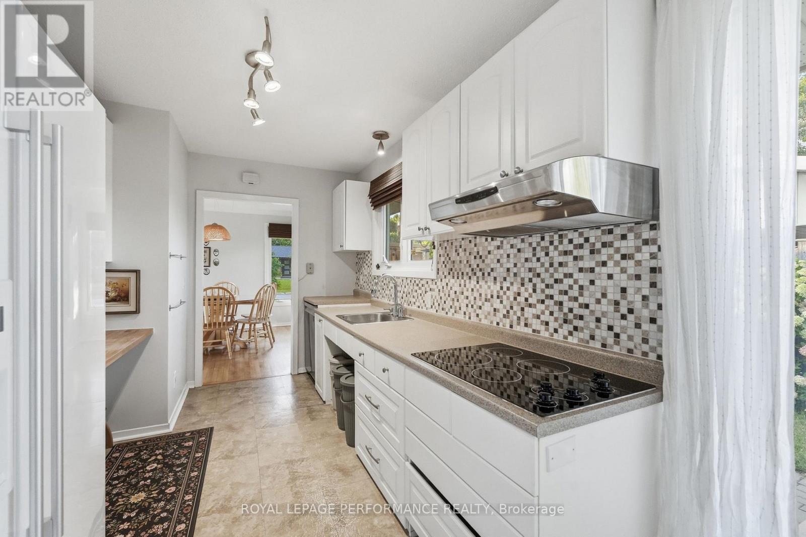 3149 Southmore Drive E, Ottawa, ON - Indoor Photo Showing Kitchen With Upgraded Kitchen