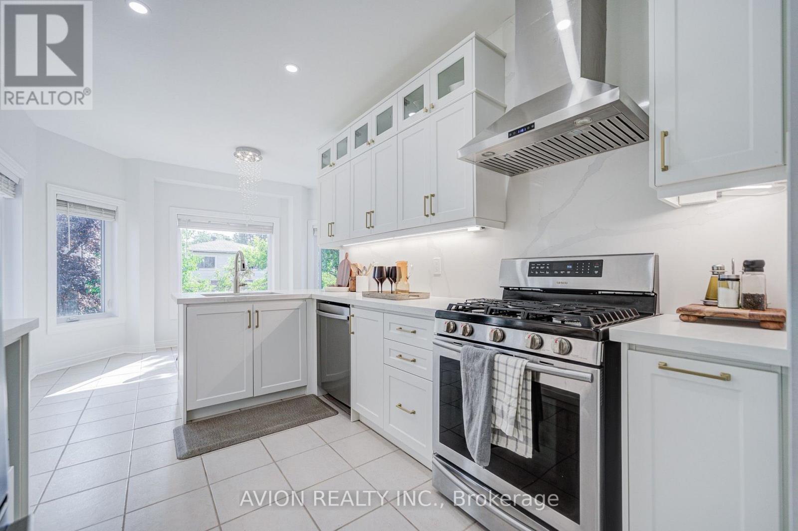 83 Stonebridge Boulevard, Toronto, ON - Indoor Photo Showing Kitchen