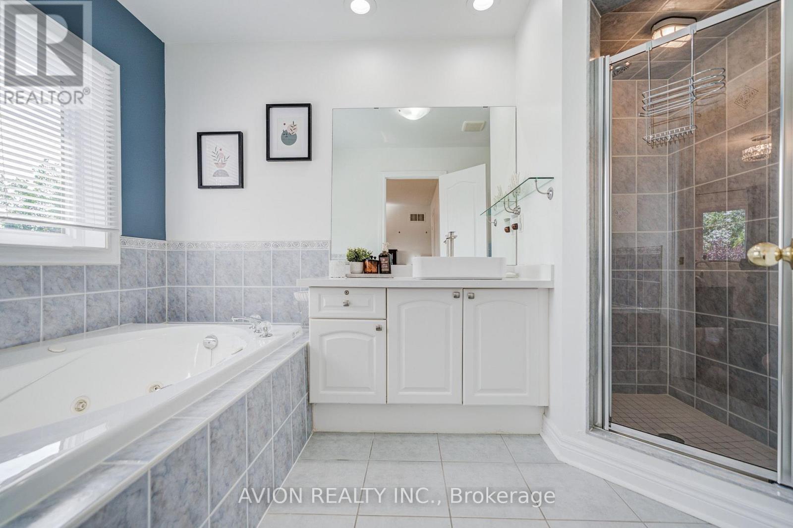 Ensuite Washroom - 83 Stonebridge Boulevard, Toronto, ON - Indoor Photo Showing Bathroom