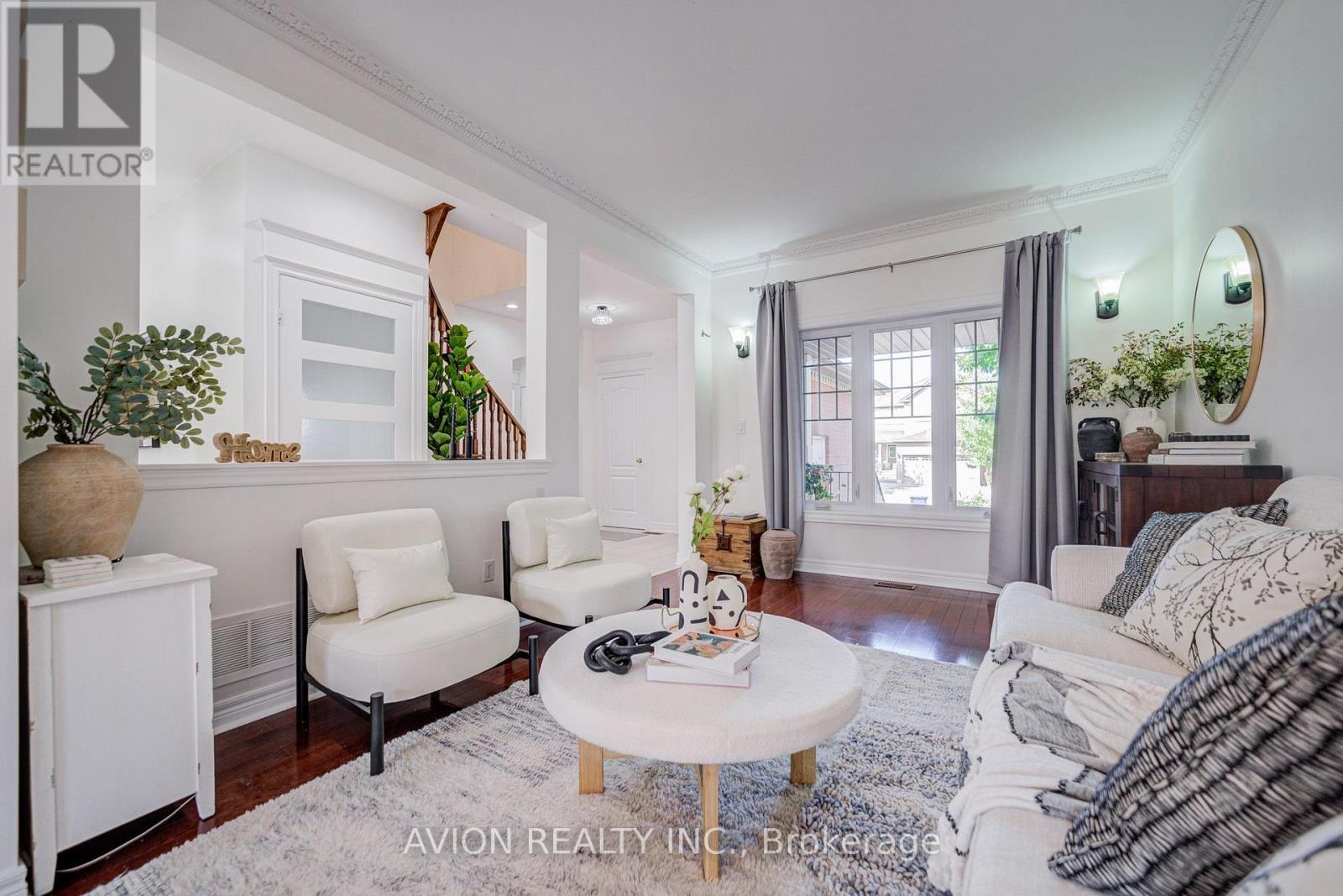 83 Stonebridge Boulevard, Toronto, ON - Indoor Photo Showing Living Room
