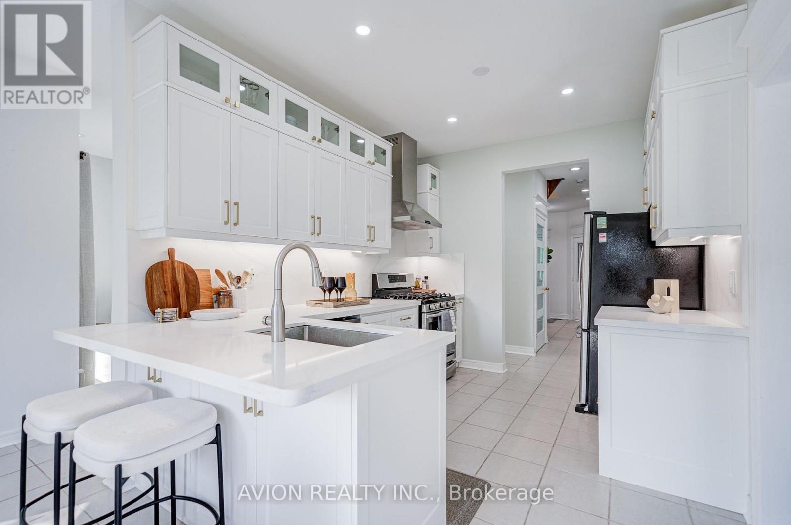 83 Stonebridge Boulevard, Toronto, ON - Indoor Photo Showing Kitchen