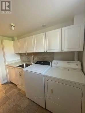 3589 Birchmeadow Crescent, Mississauga, ON - Indoor Photo Showing Laundry Room