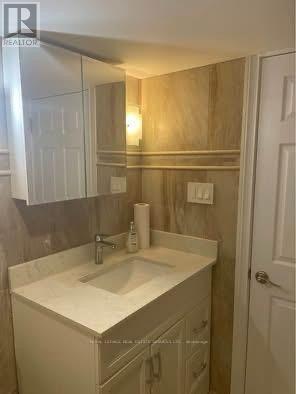 3589 Birchmeadow Crescent, Mississauga, ON - Indoor Photo Showing Bathroom