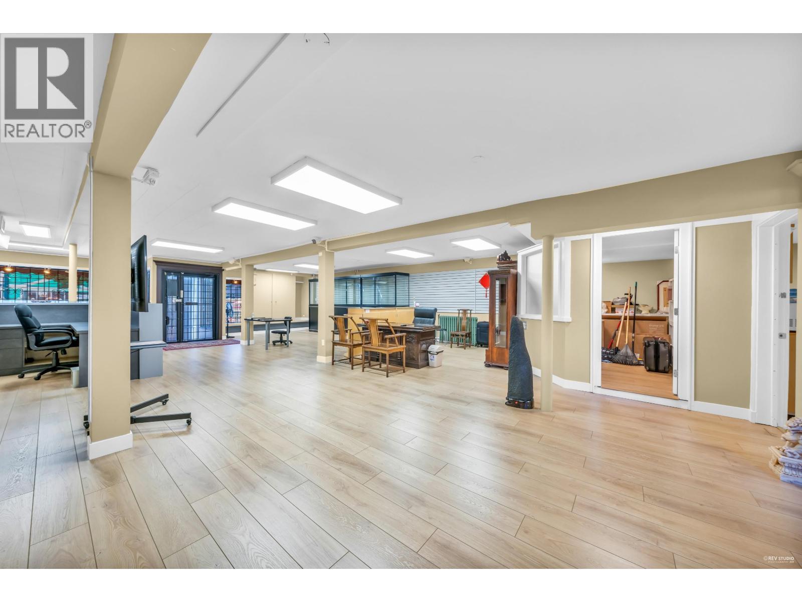 3607 W Broadway, Vancouver, BC