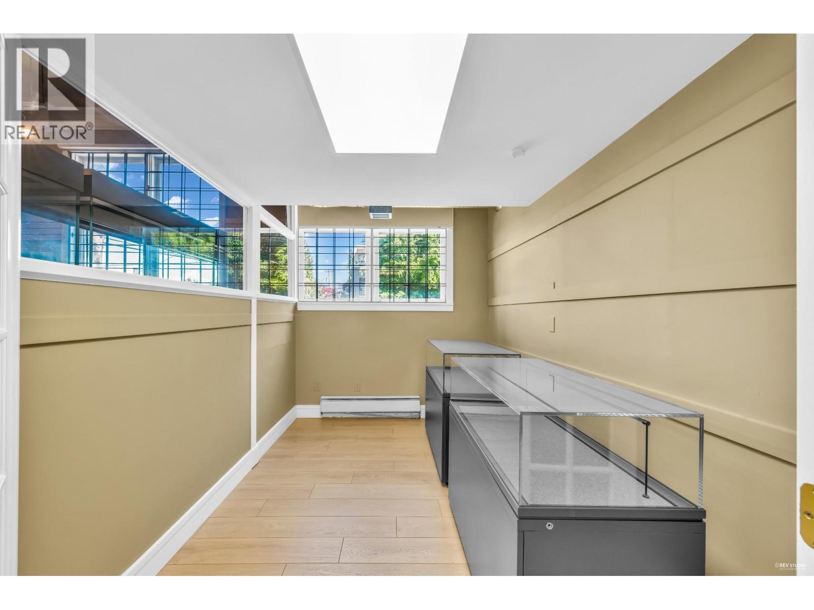 3607 W Broadway, Vancouver, BC