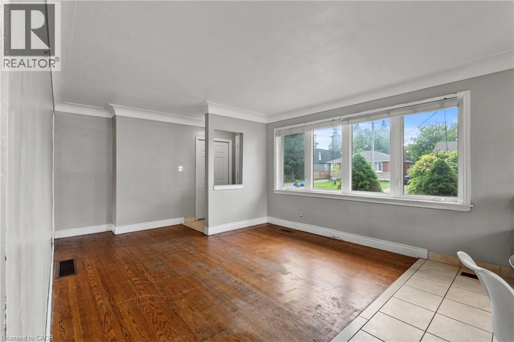 143 West 25Th Street, Hamilton, ON - Indoor Photo Showing Other Room