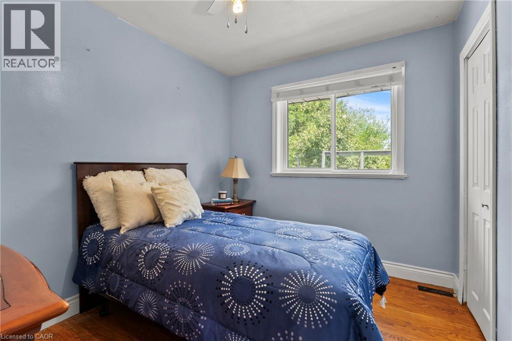 143 West 25Th Street, Hamilton, ON - Indoor Photo Showing Bedroom