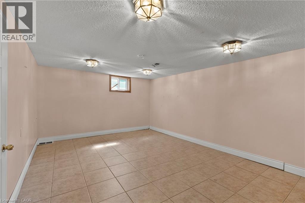 143 West 25Th Street, Hamilton, ON - Indoor Photo Showing Other Room