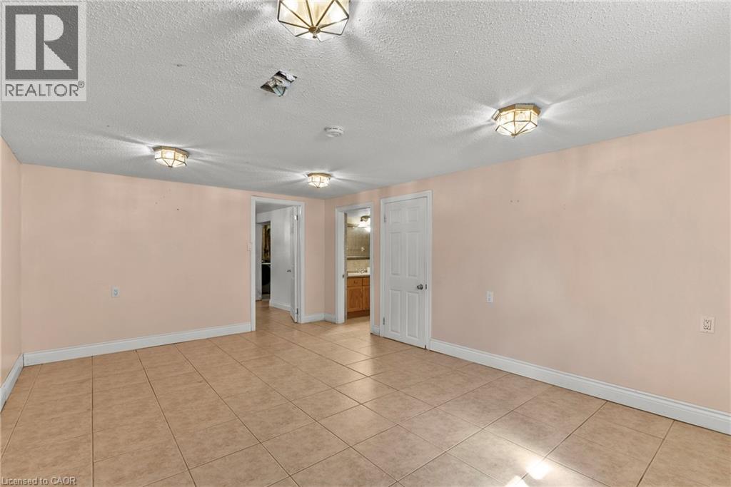 143 West 25Th Street, Hamilton, ON - Indoor Photo Showing Other Room