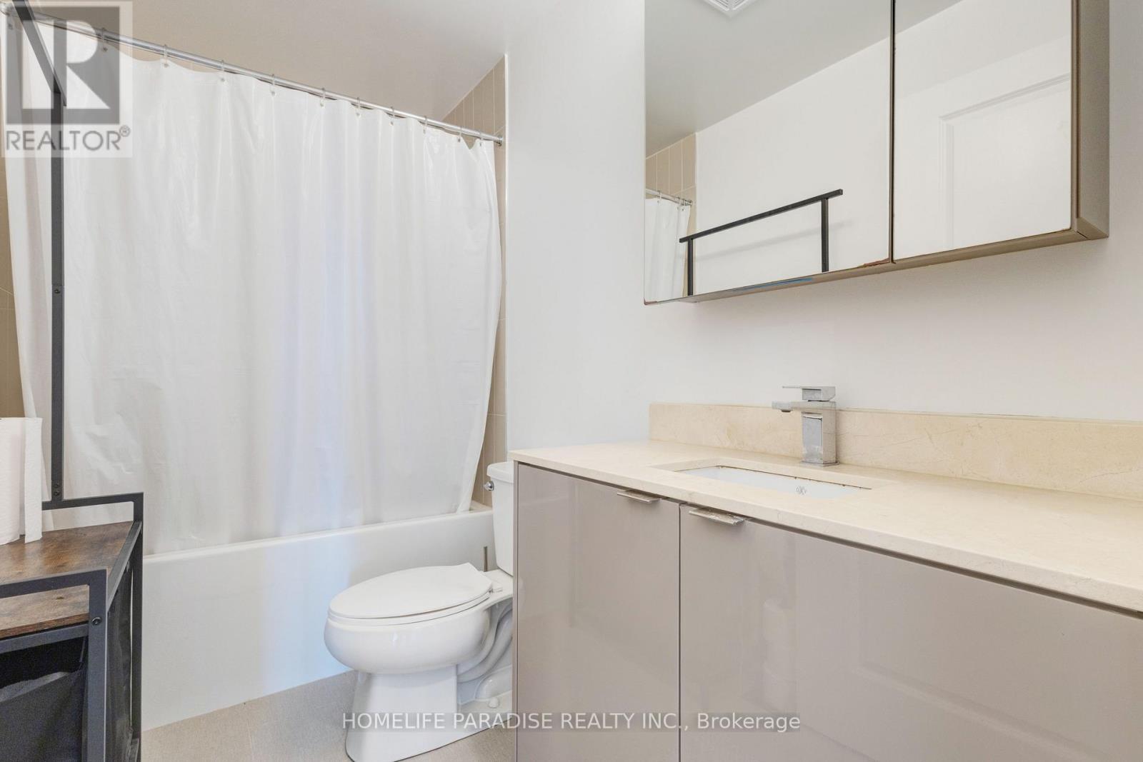 319 - 100 Eagle Rock Way, Vaughan, ON - Indoor Photo Showing Bathroom