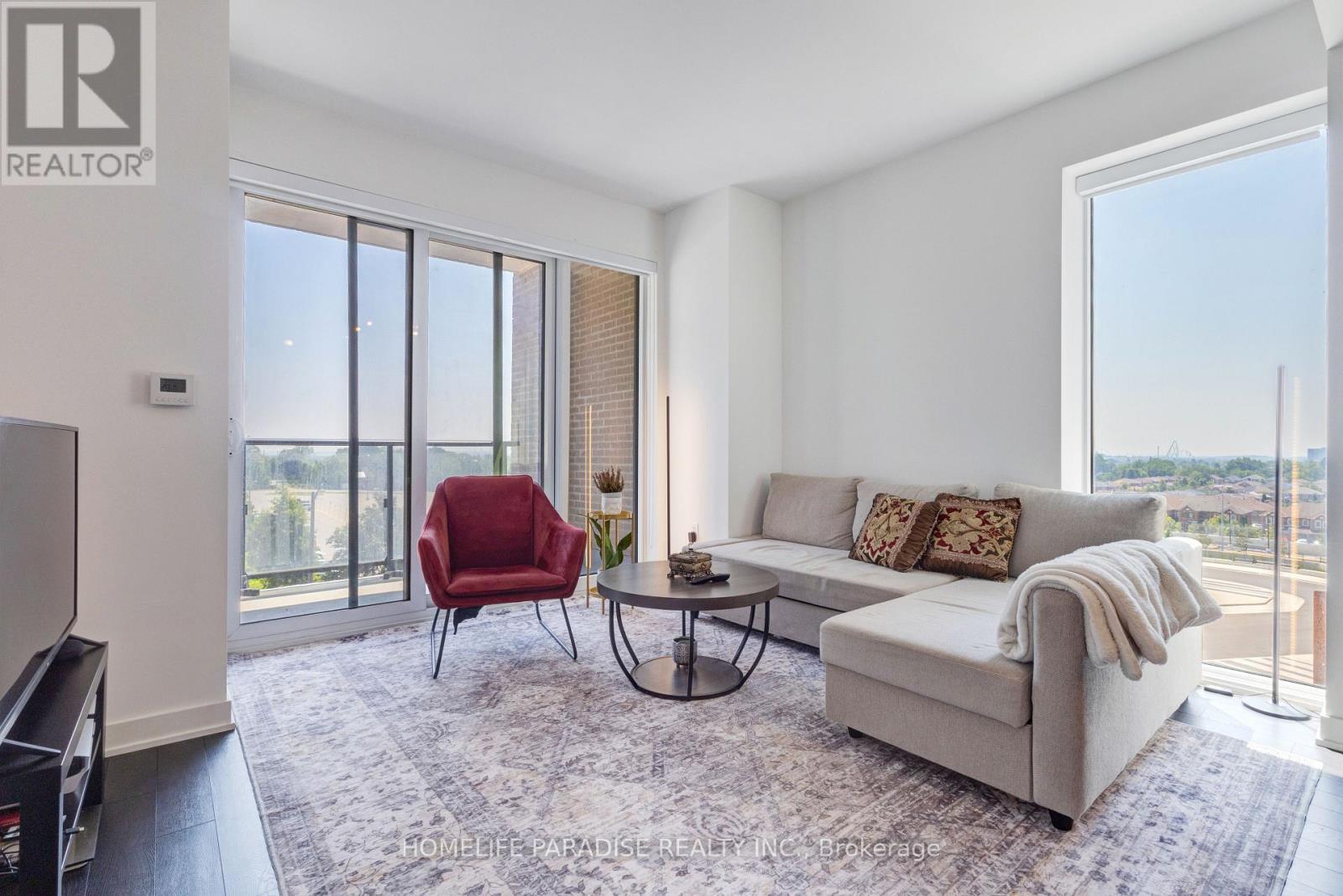 319 - 100 Eagle Rock Way, Vaughan, ON - Indoor Photo Showing Living Room