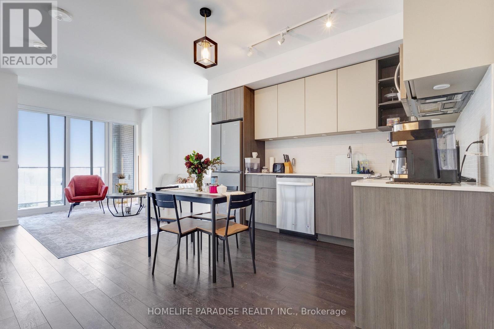 319 - 100 Eagle Rock Way, Vaughan, ON - Indoor