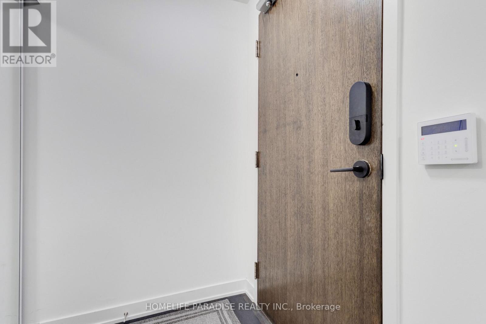 319 - 100 Eagle Rock Way, Vaughan, ON - Indoor