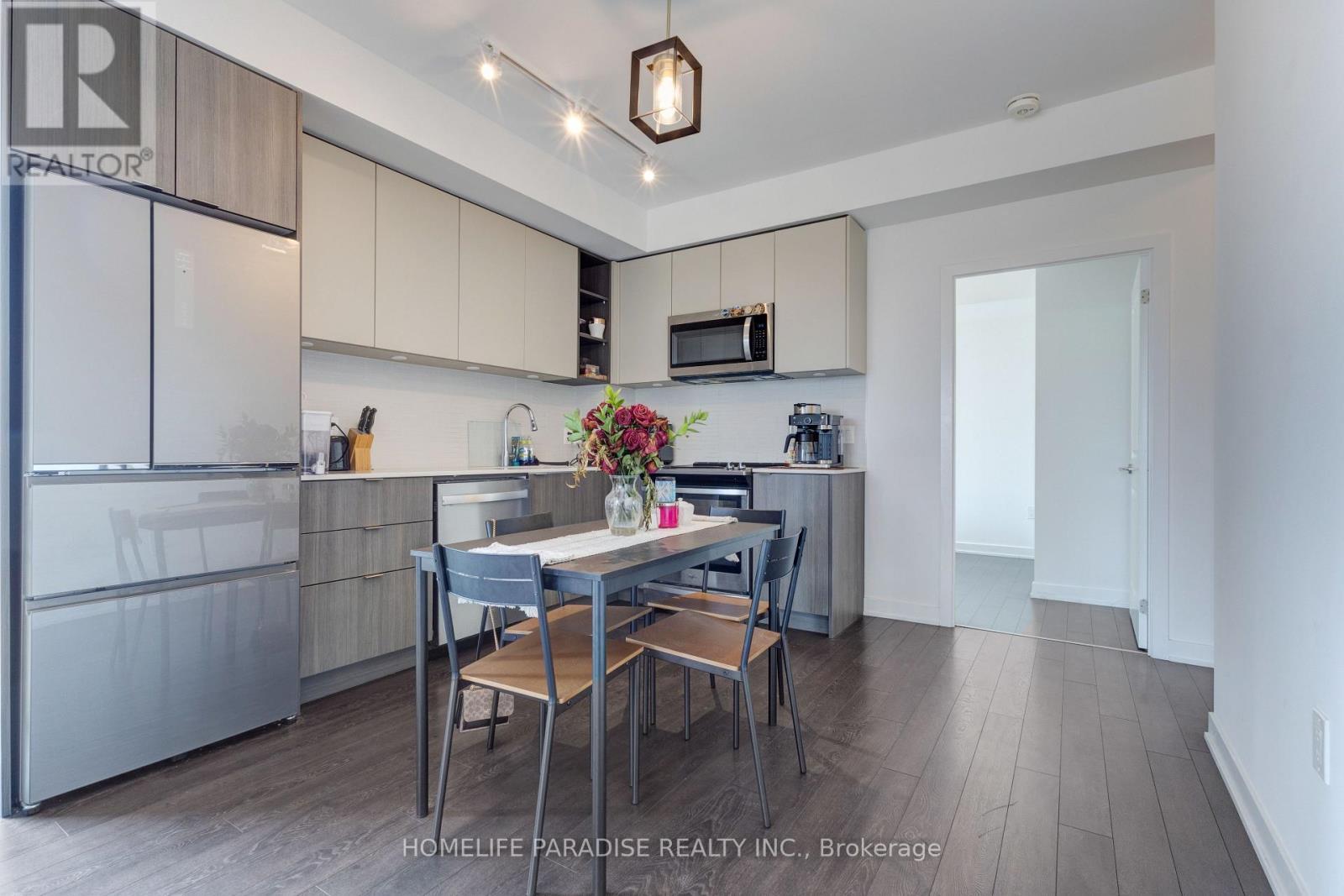 319 - 100 Eagle Rock Way, Vaughan, ON - Indoor
