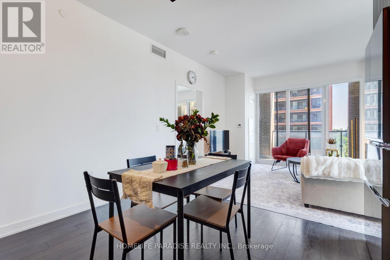 319 - 100 Eagle Rock Way, Vaughan, ON - Indoor