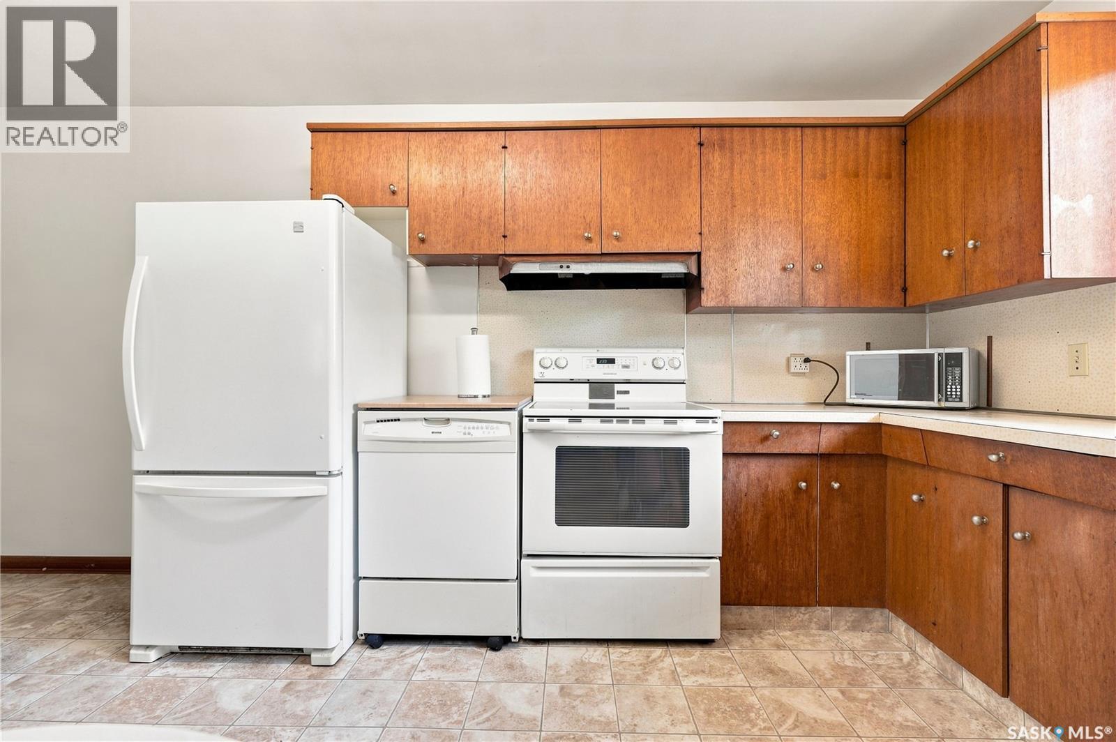 504 Leslie Avenue, Saskatoon, SK - Indoor Photo Showing Kitchen