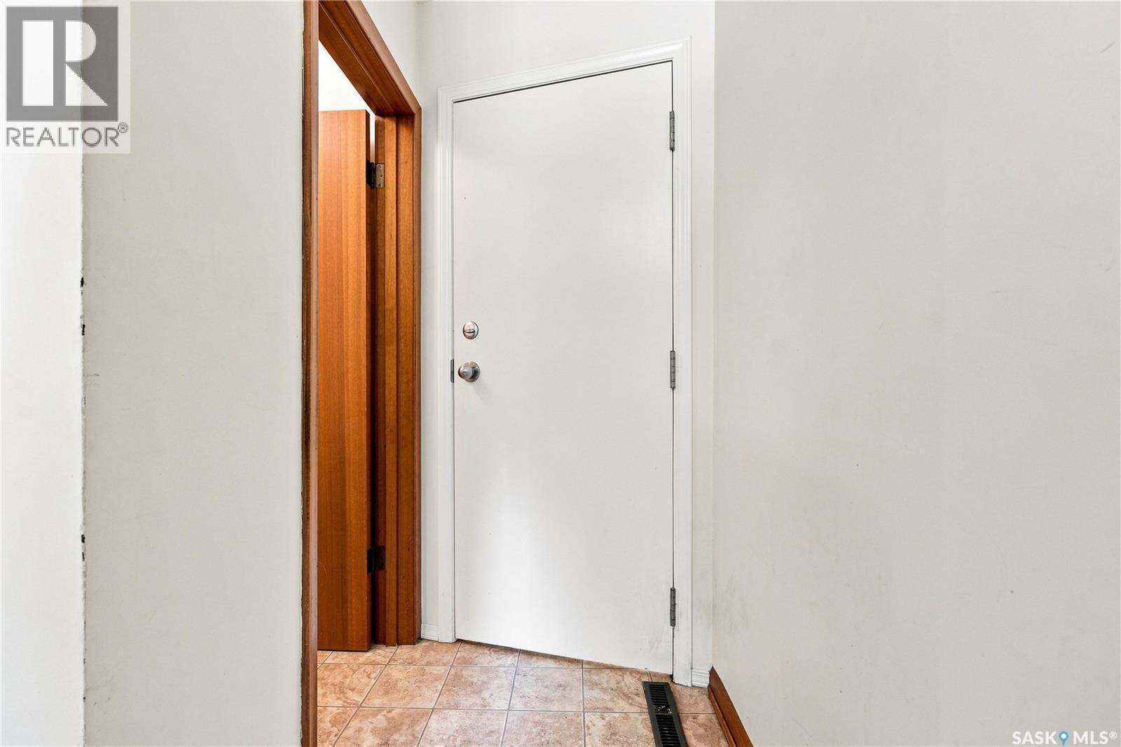 504 Leslie Avenue, Saskatoon, SK - Indoor Photo Showing Other Room