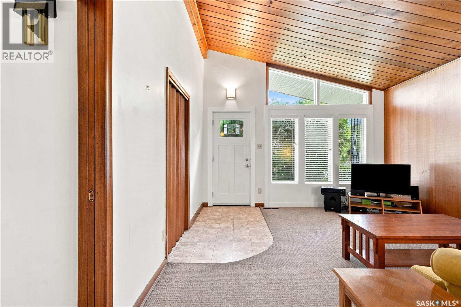 504 Leslie Avenue, Saskatoon, SK - Indoor