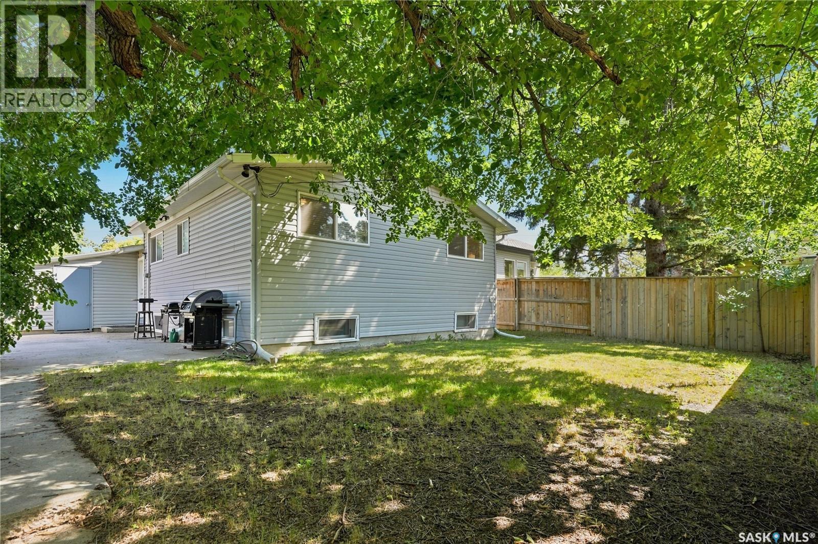 504 Leslie Avenue, Saskatoon, SK - Outdoor