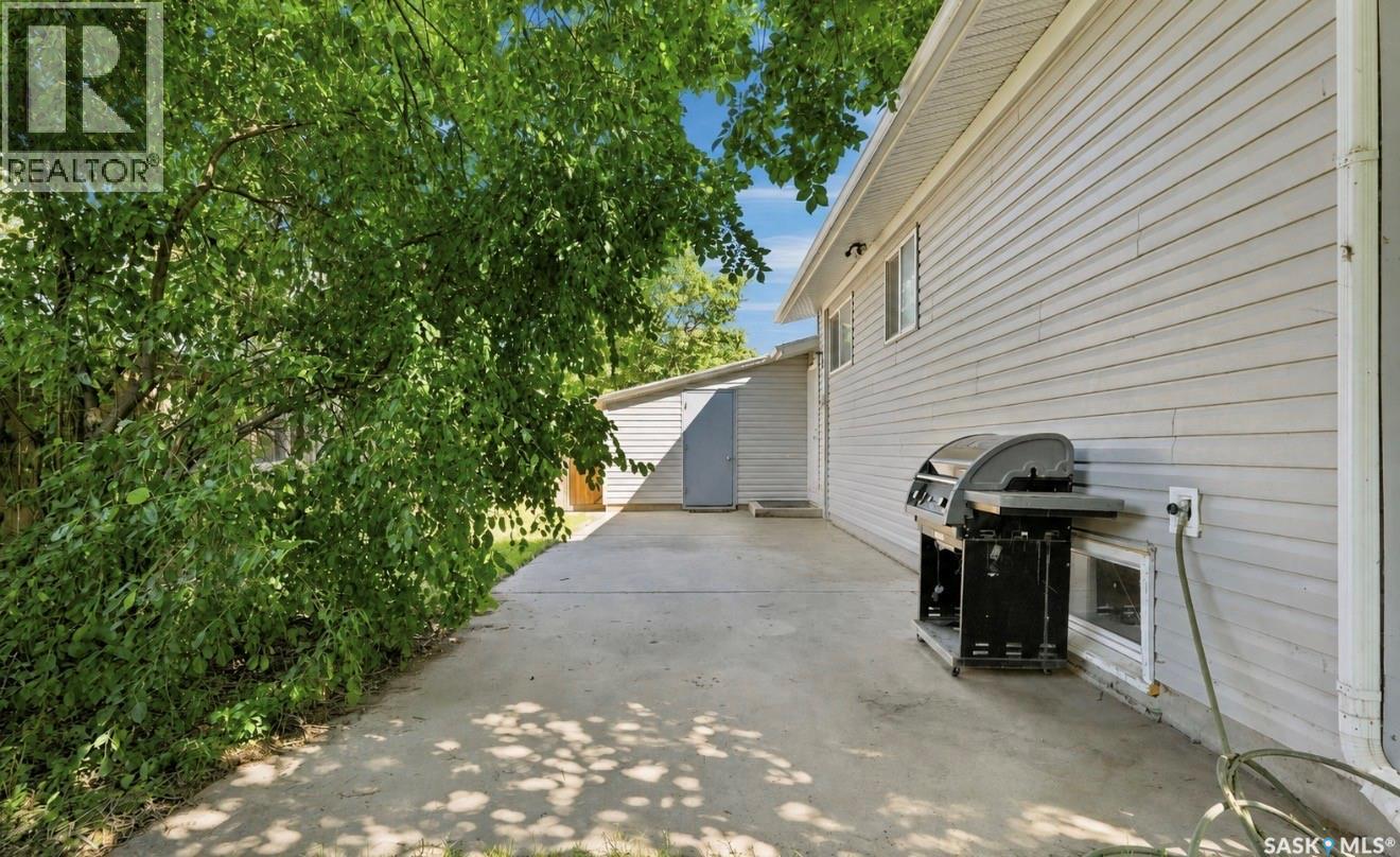 504 Leslie Avenue, Saskatoon, SK - Outdoor With Exterior