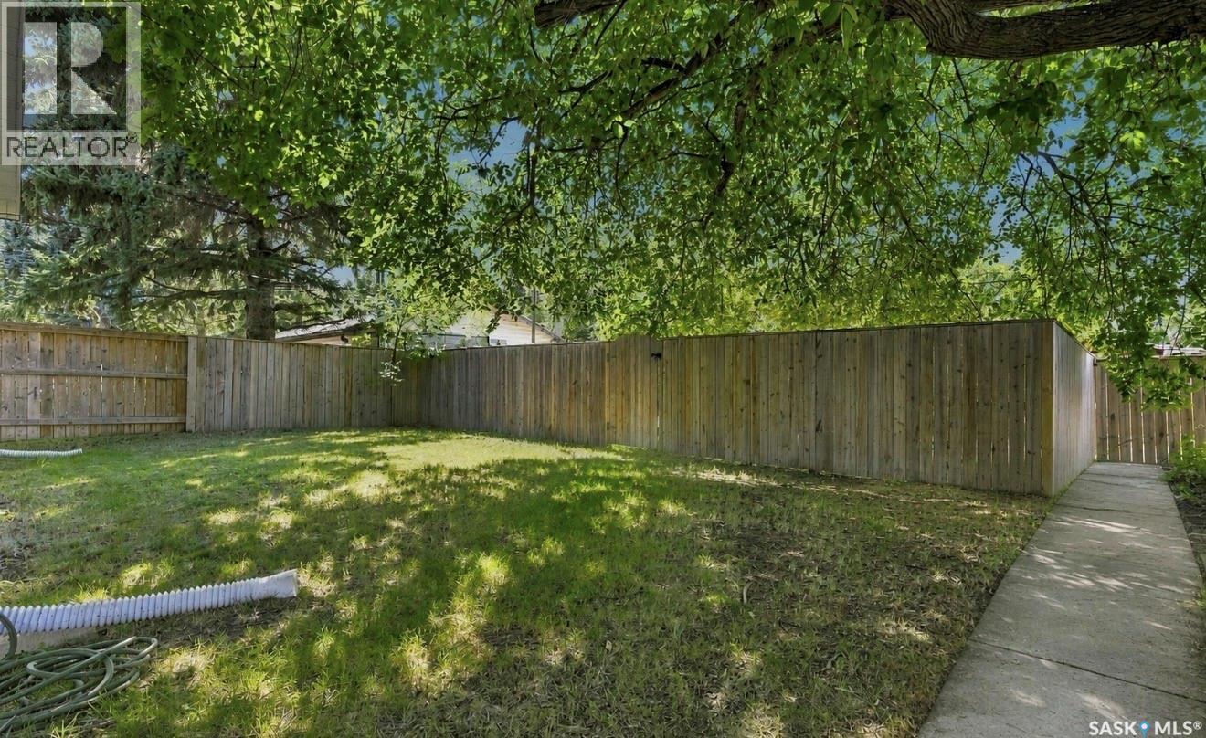 504 Leslie Avenue, Saskatoon, SK - Outdoor