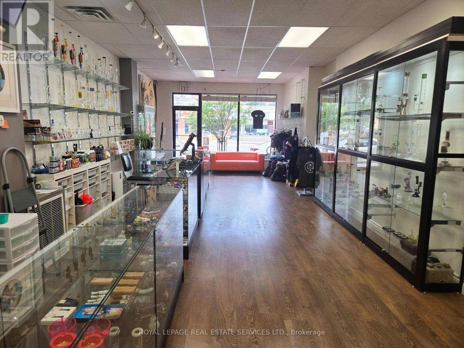 119 Lakeshore Road E, Mississauga, ON