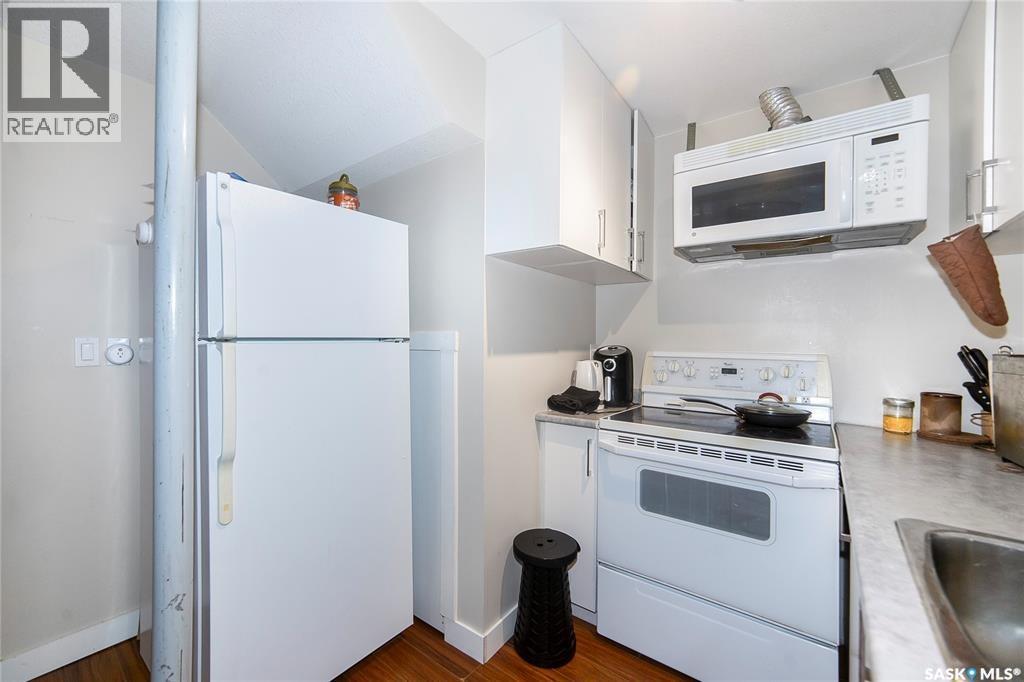 155 Marlatte Crescent, Saskatoon, SK - Indoor Photo Showing Kitchen