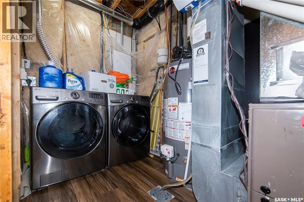 155 Marlatte Crescent, Saskatoon, SK - Indoor Photo Showing Laundry Room