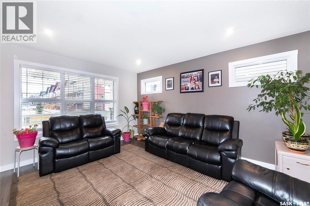 155 Marlatte Crescent, Saskatoon, SK - Indoor Photo Showing Other Room