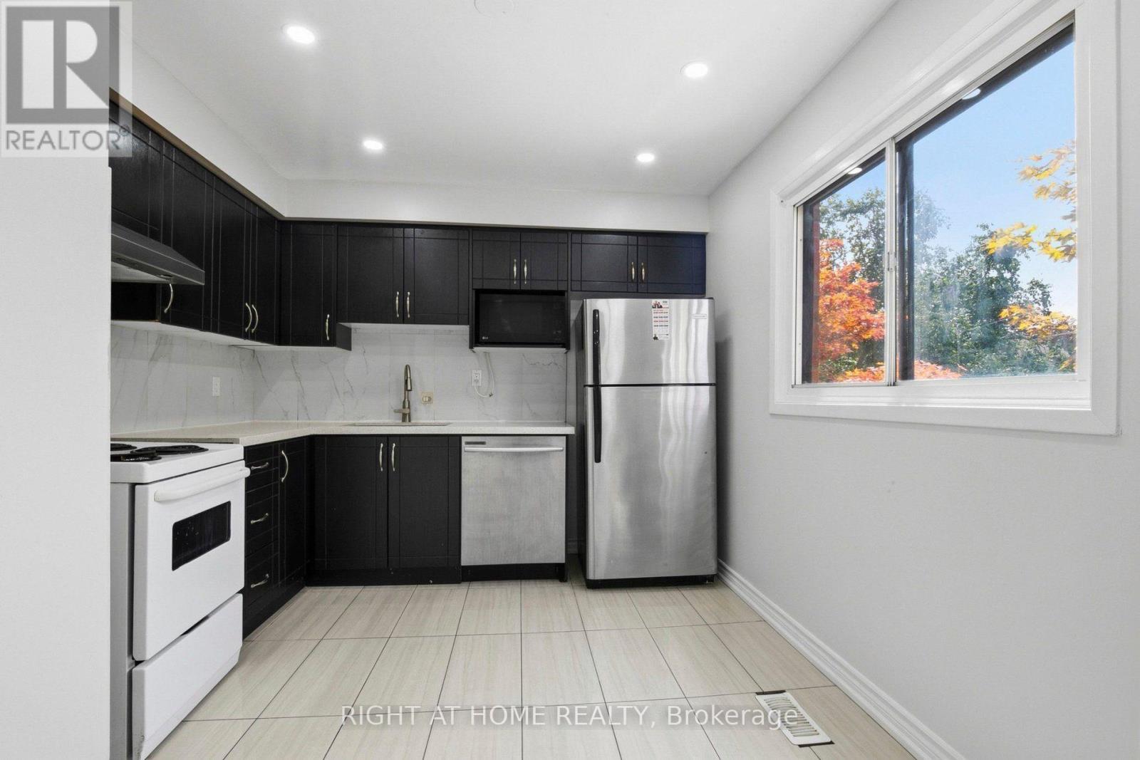 29 Cheatham Place, Toronto, ON - Indoor Photo Showing Kitchen