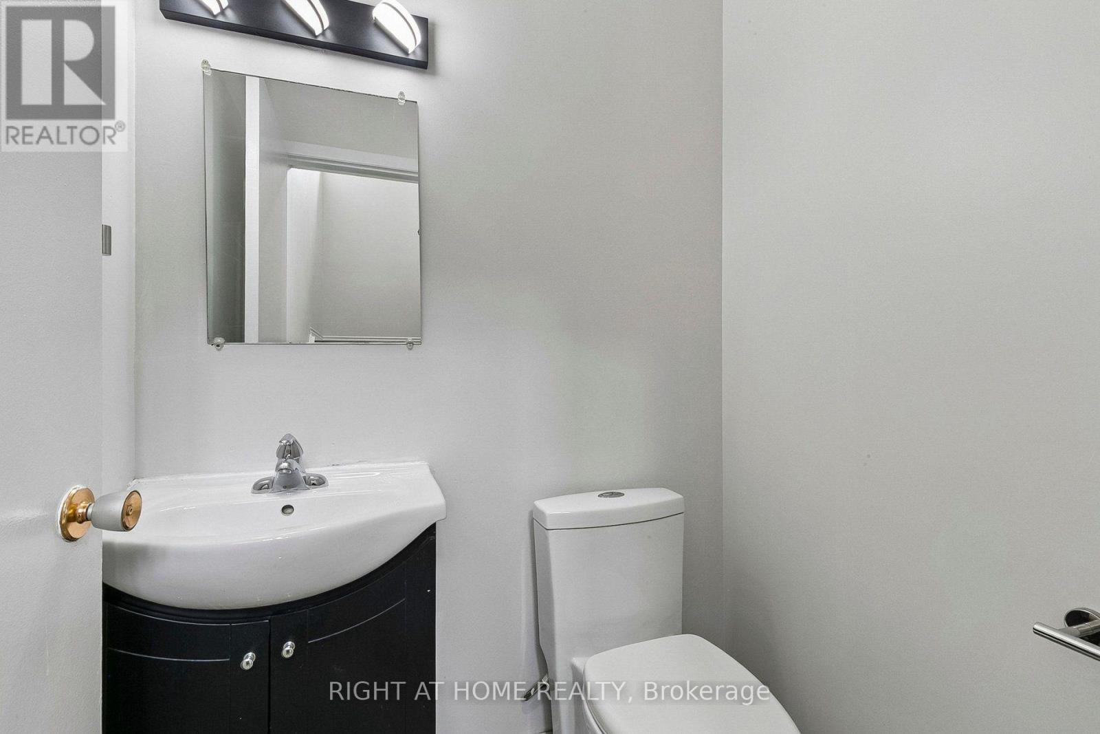 29 Cheatham Place, Toronto, ON - Indoor Photo Showing Bathroom